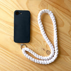 LAILI STUDIO cordon de téléphone fait au crochet avec le téléphone