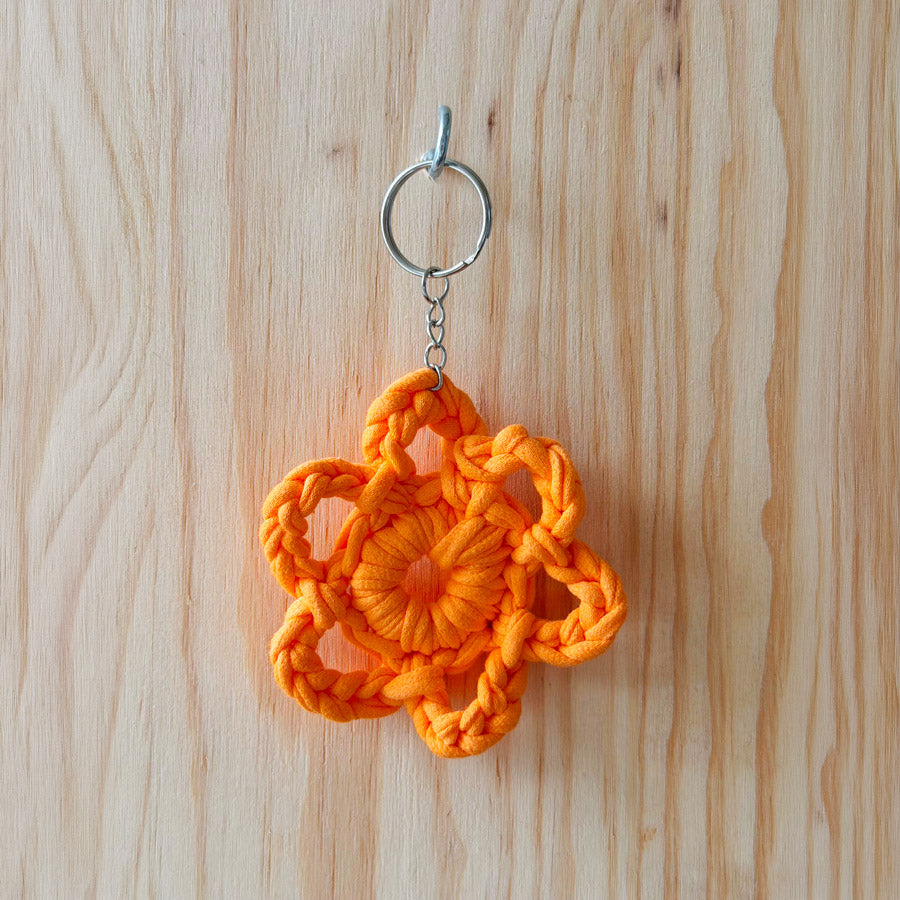 LAILI STUDIO porte clés en forme de fleur faite en crochet